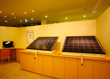 太陽電池モジュールの展示